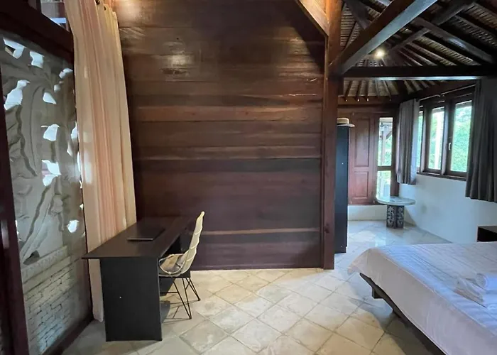 Tanya Selamat Villa